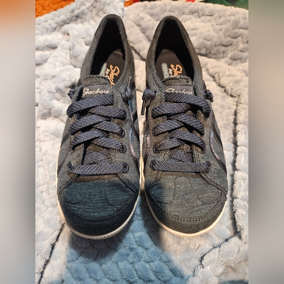 ⚓️Sketchers Memory Foam Sneakers - Picture 2 of 4